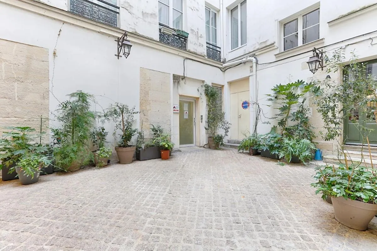 Wonderful Apartment Pompidou 4P Paris