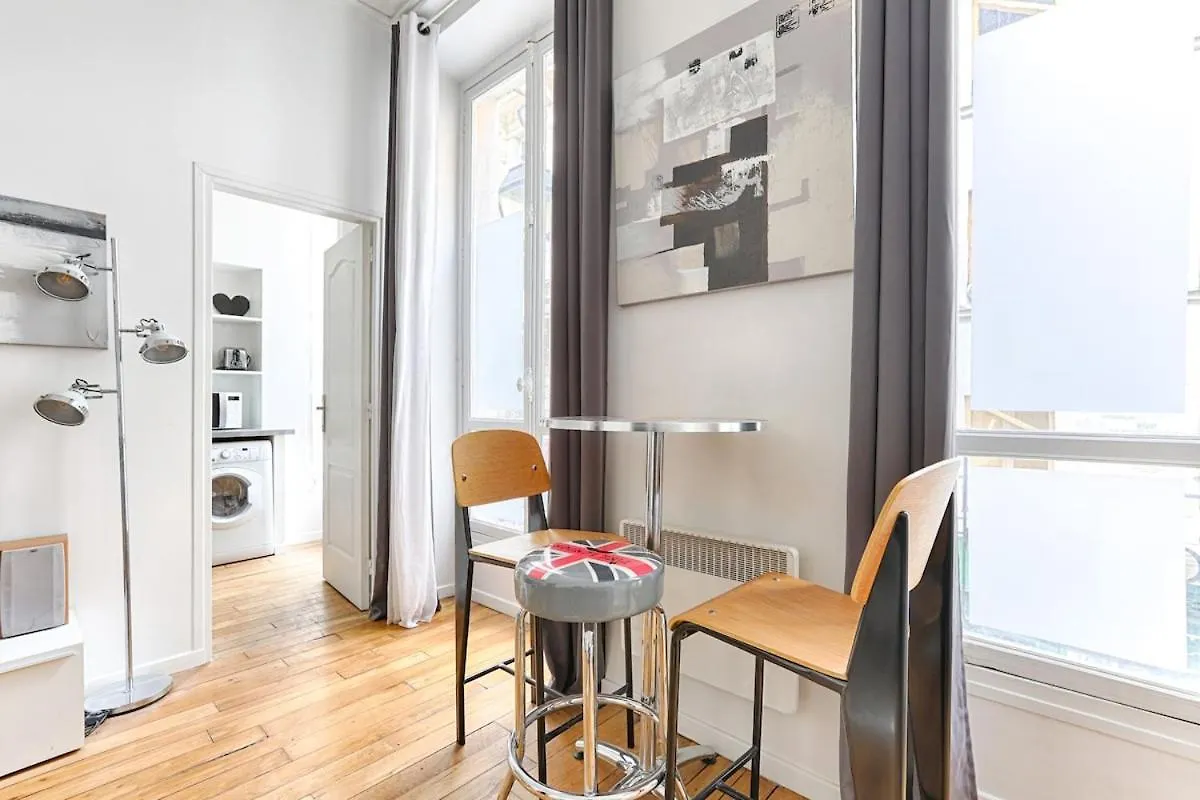 Wonderful Apartment Pompidou 4P Paris
